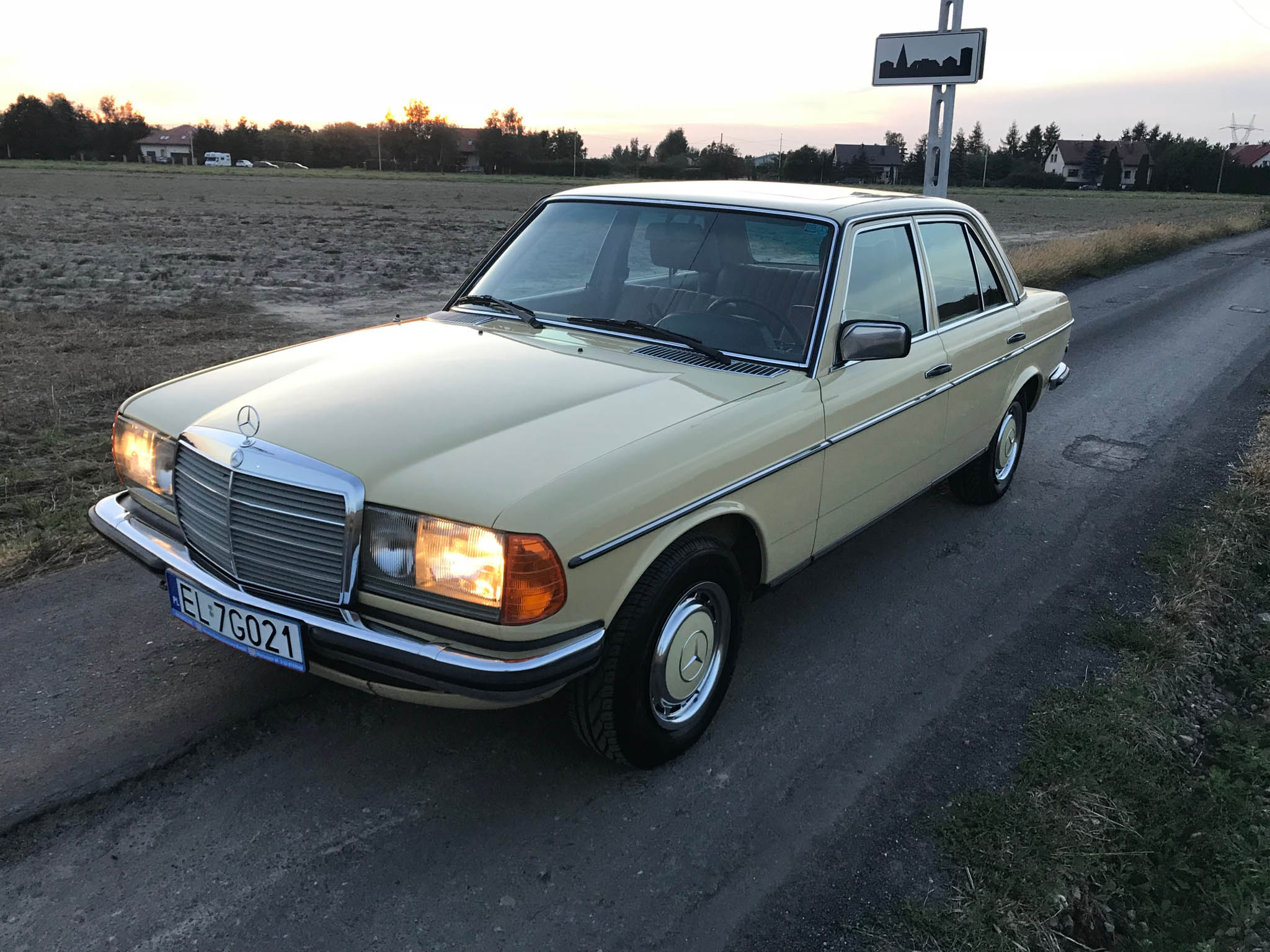 Mercedes 280E W123 1978 74000 PLN Łódź Giełda klasyków