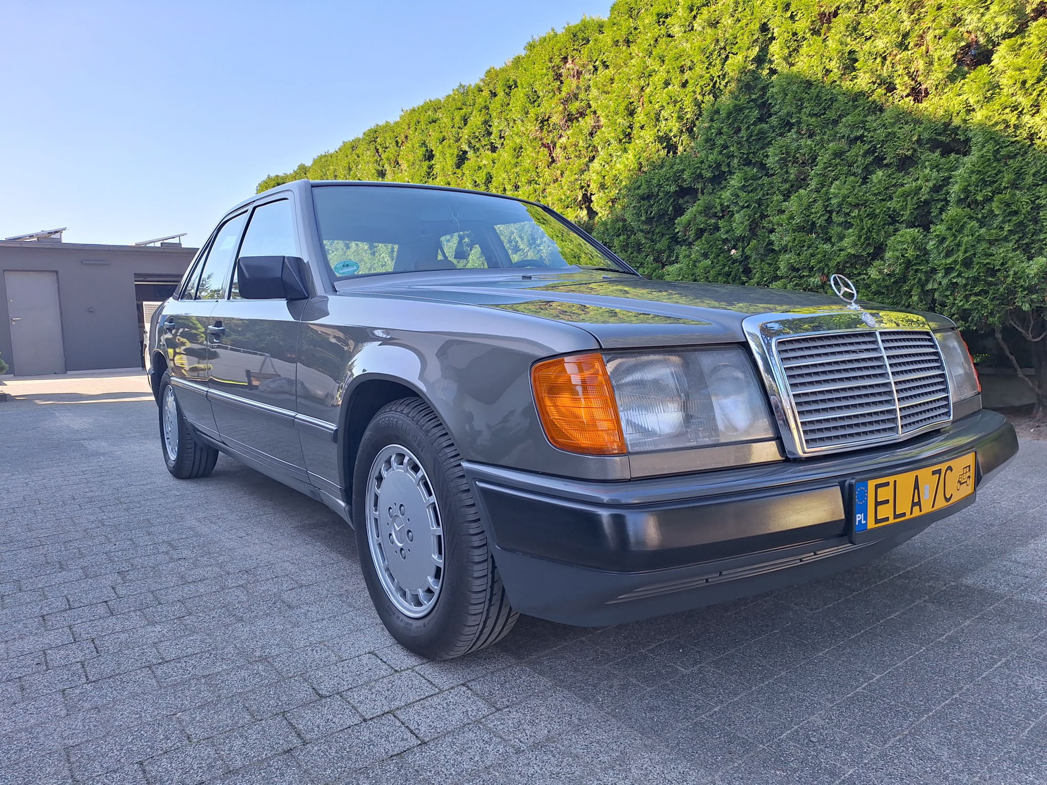 Mercedes-Benz 230E W124