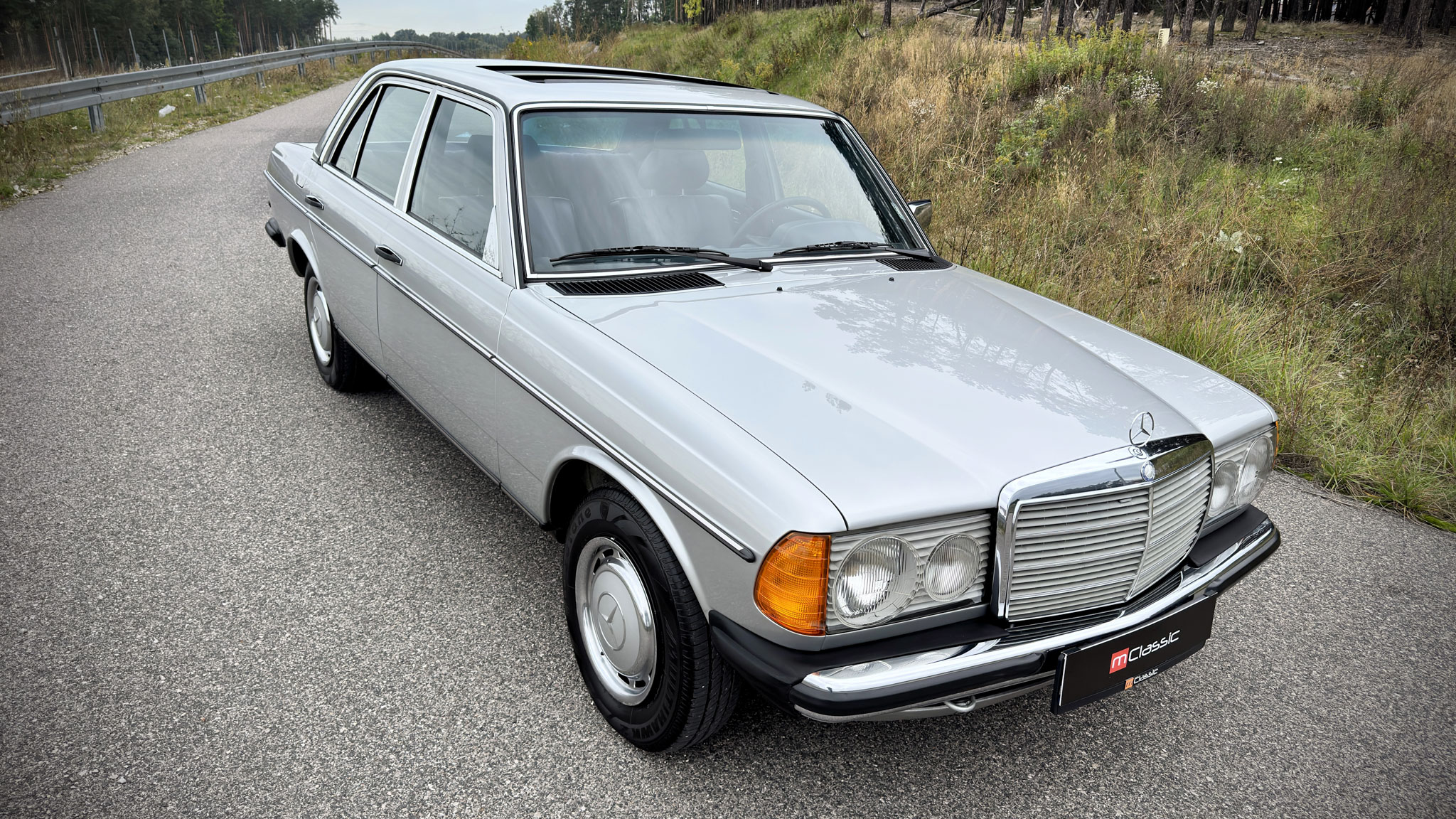 Mercedes-Benz 200 W123