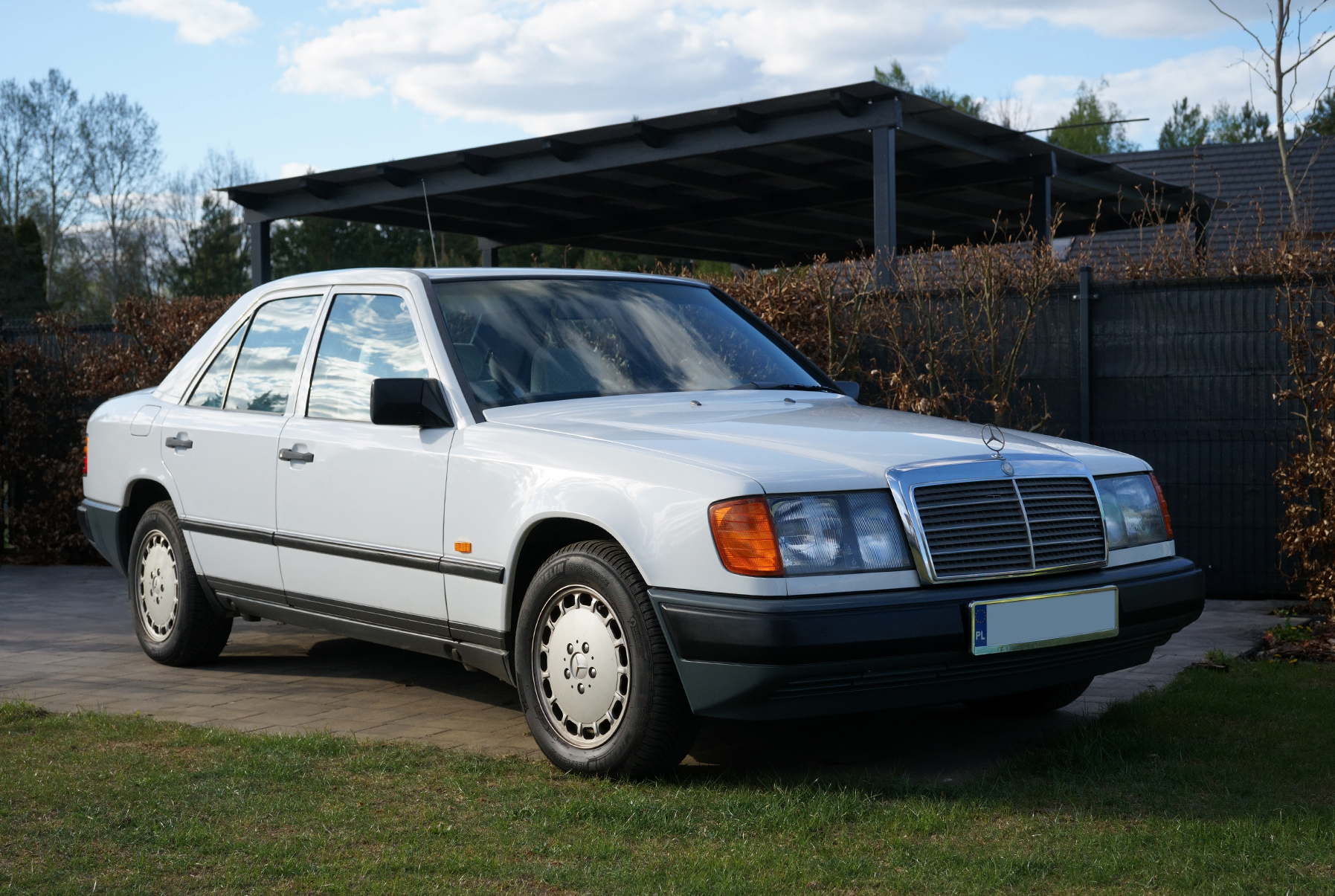 Mercedes-Benz 230E W124