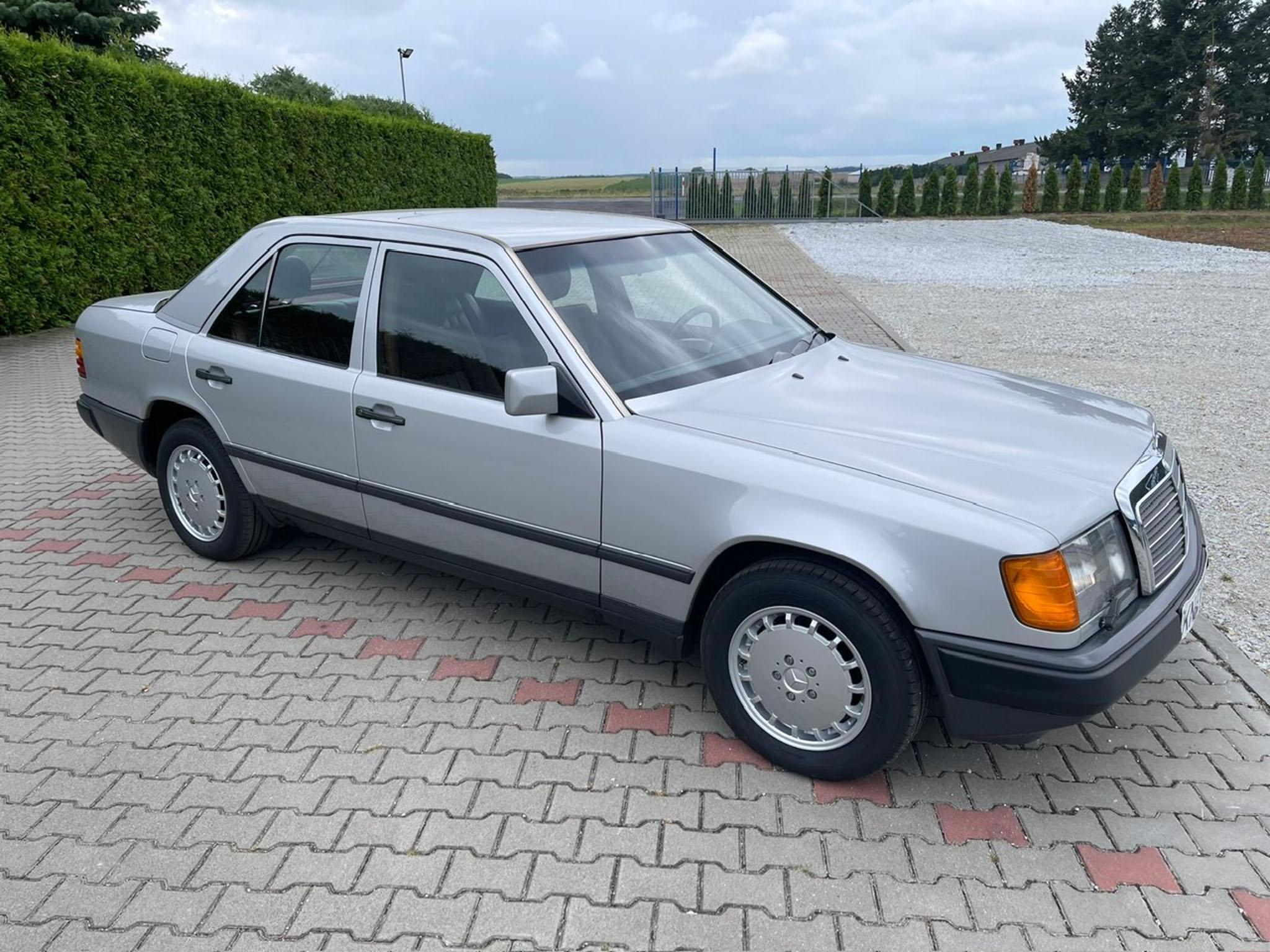Mercedes-Benz 230E W124